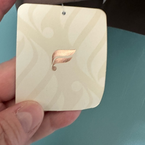 NWT FABLETICS NO BOUNCE SPORTS BRA. SIZE LARGE. - Picture 5 of 7